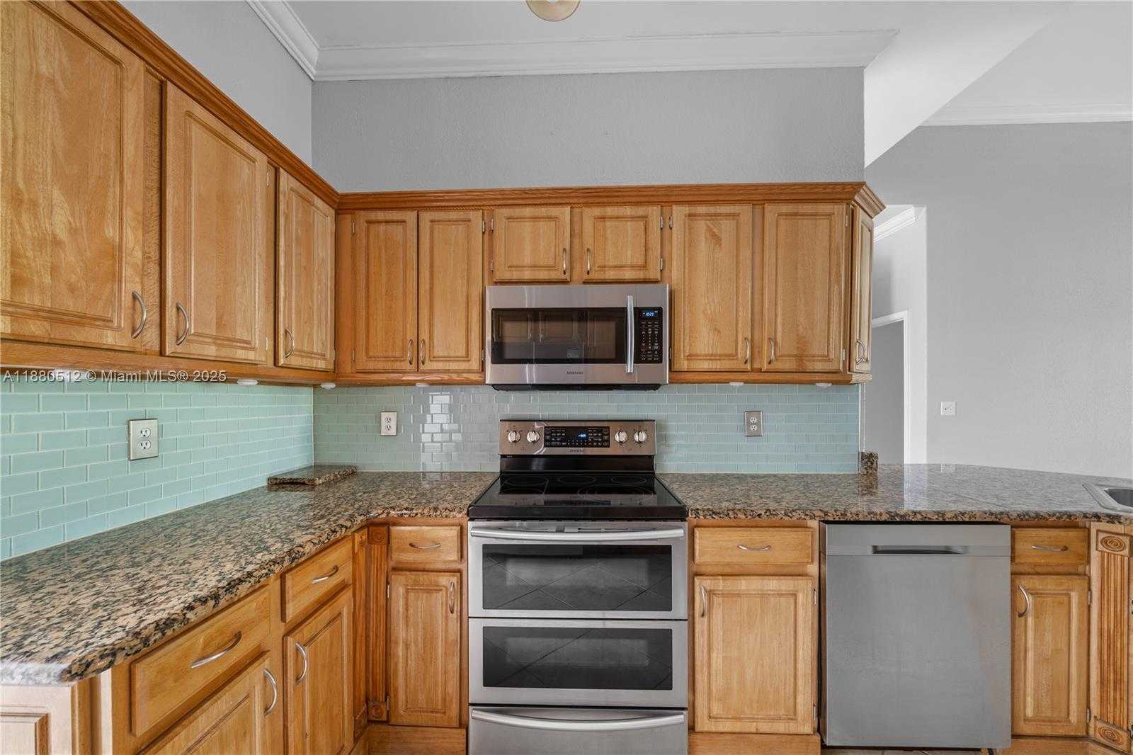 Small Image of 1154 NORTH WEST 183RD TER, Pembroke Pines Number 9