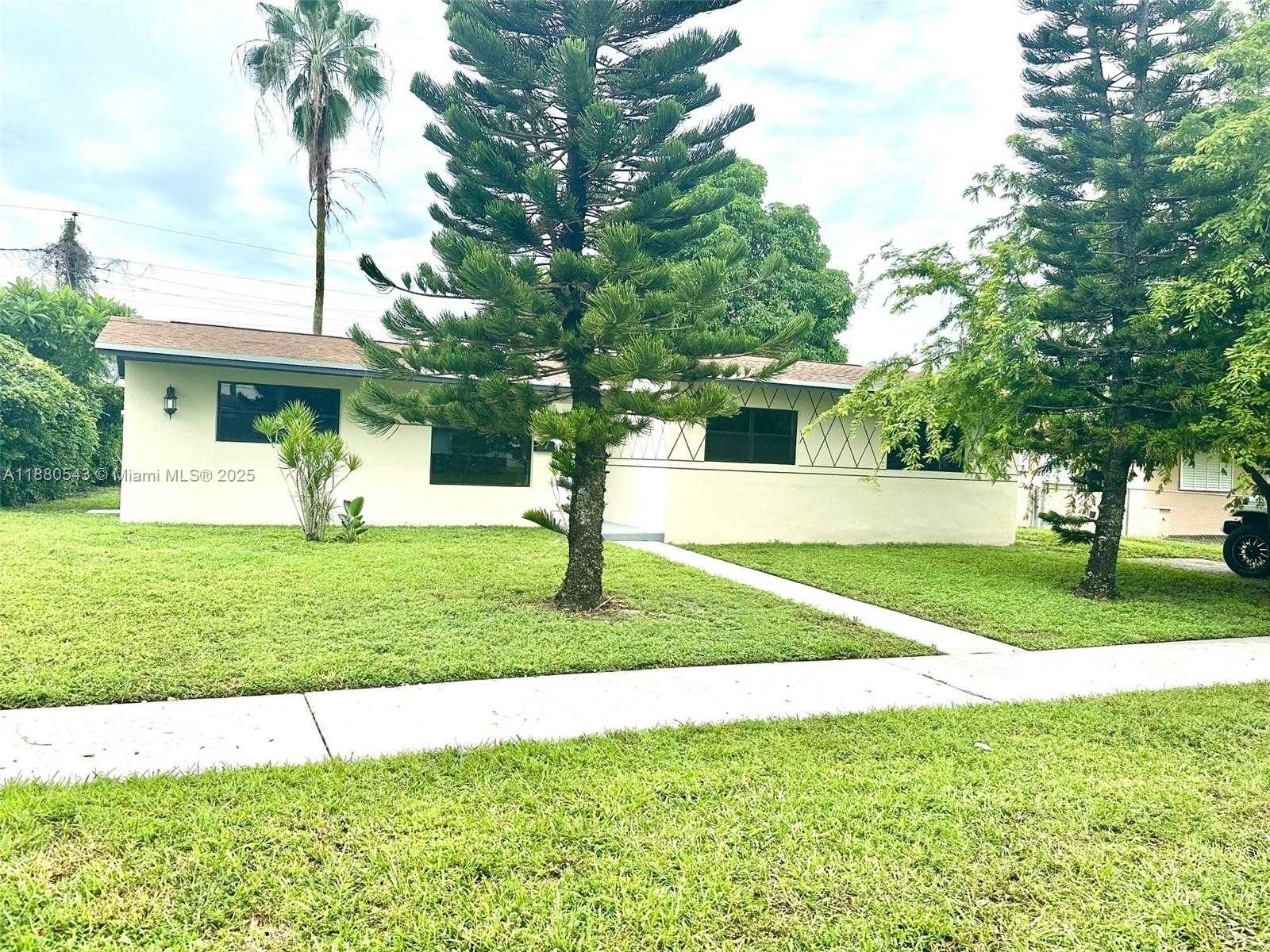 Small Image of 1420 NORTH WEST 174TH ST, Miami Gardens Number 2