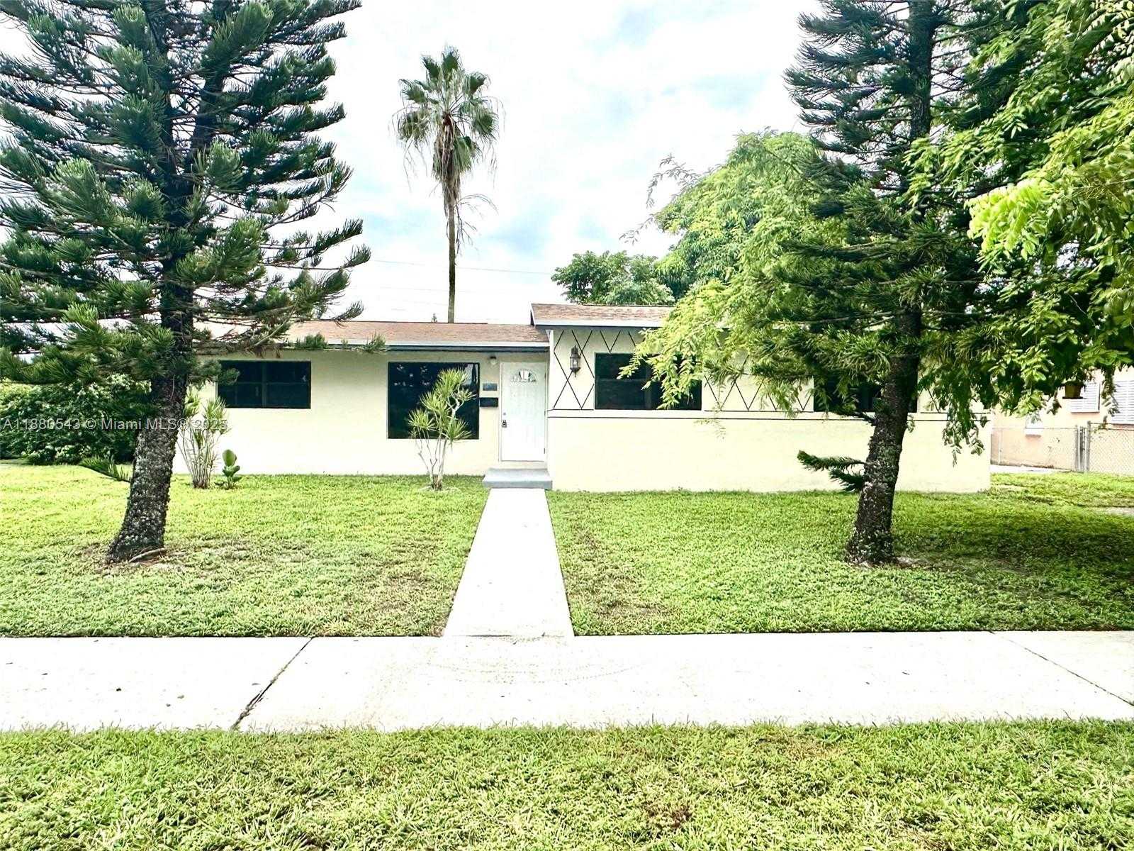 Small Image of 1420 NORTH WEST 174TH ST, Miami Gardens Number 3