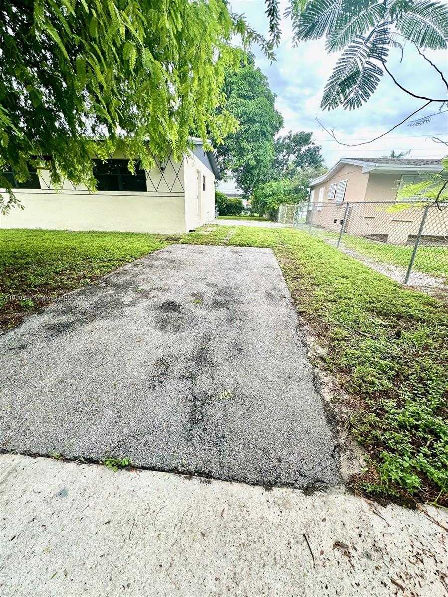 Small Image of 1420 NORTH WEST 174TH ST, Miami Gardens Number 31