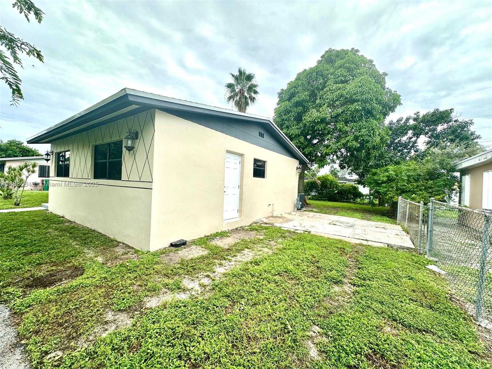 Small Image of 1420 NORTH WEST 174TH ST, Miami Gardens Number 32
