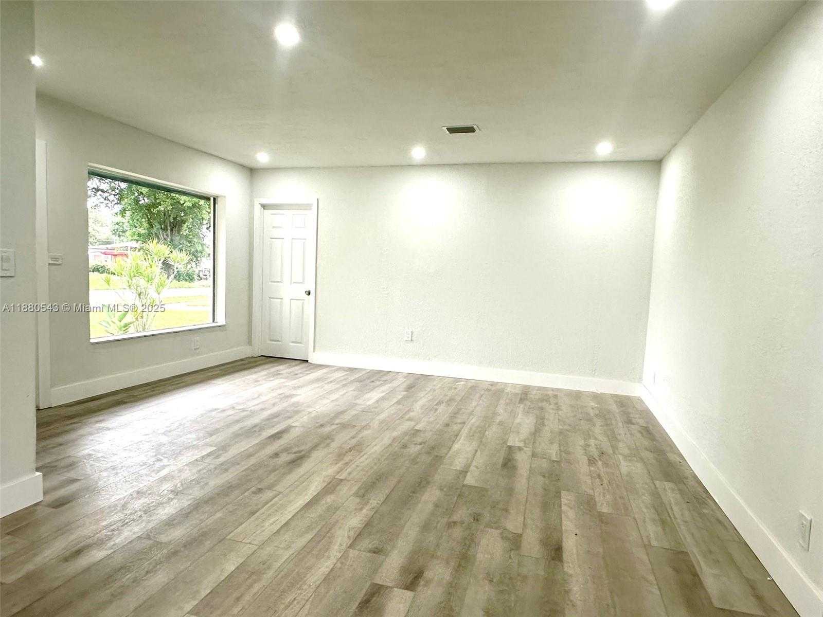 Small Image of 1420 NORTH WEST 174TH ST, Miami Gardens Number 5