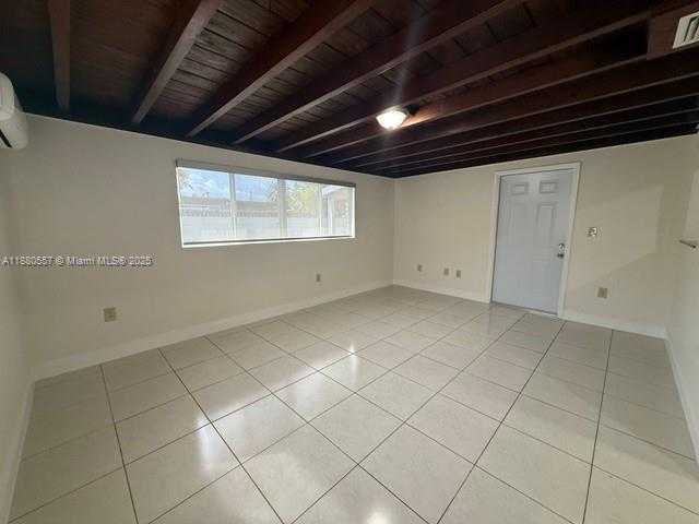 Small Image of 5730 NORTH WEST 112TH TER, Hialeah Number 4