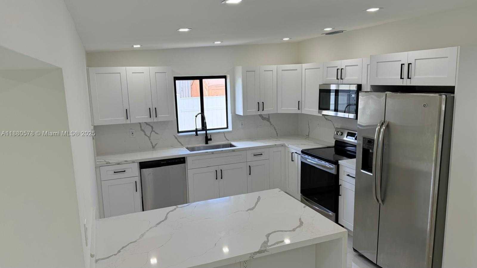 Small Image of 6320 NORTH WEST 113TH TER, Hialeah Number 15