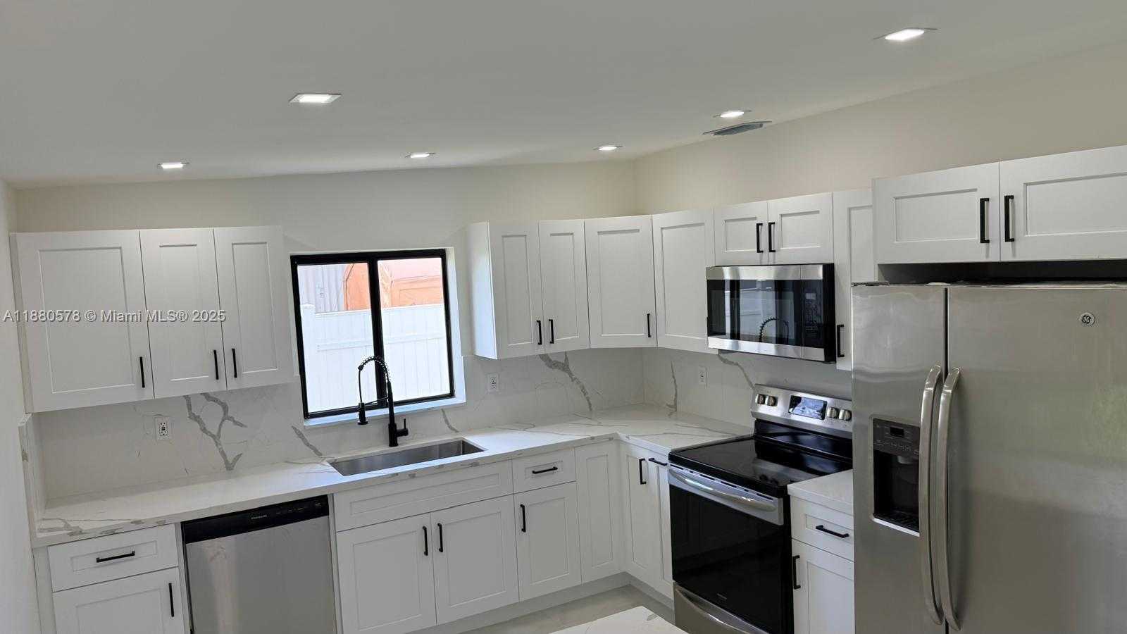 Small Image of 6320 NORTH WEST 113TH TER, Hialeah Number 17