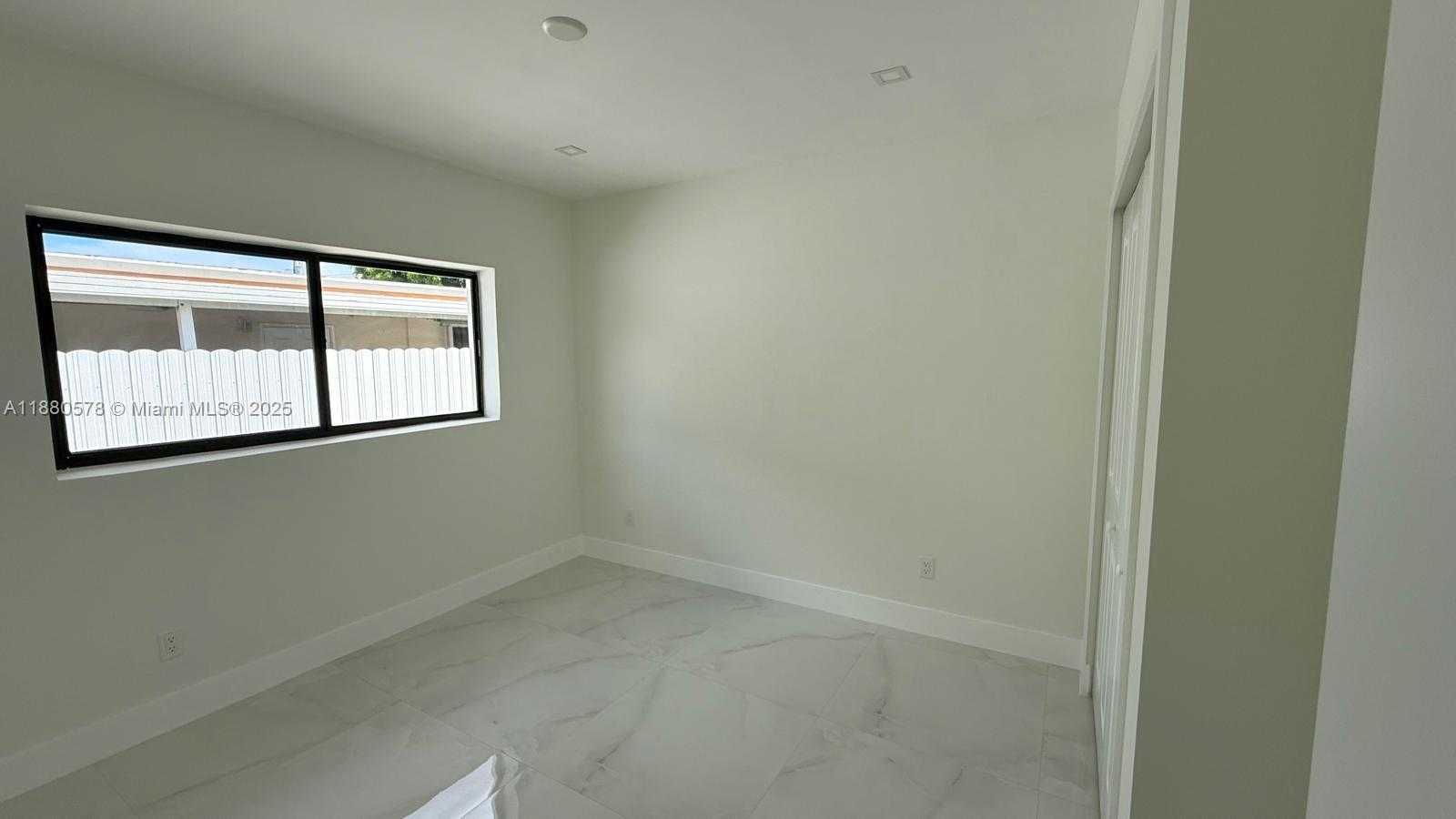 Small Image of 6320 NORTH WEST 113TH TER, Hialeah Number 22