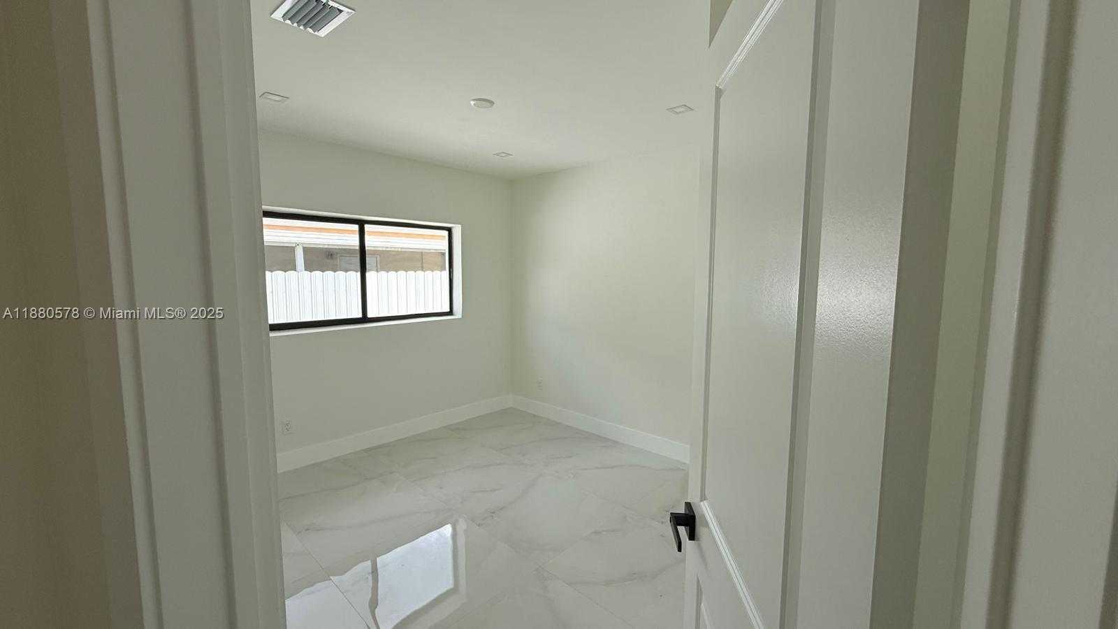 Small Image of 6320 NORTH WEST 113TH TER, Hialeah Number 33