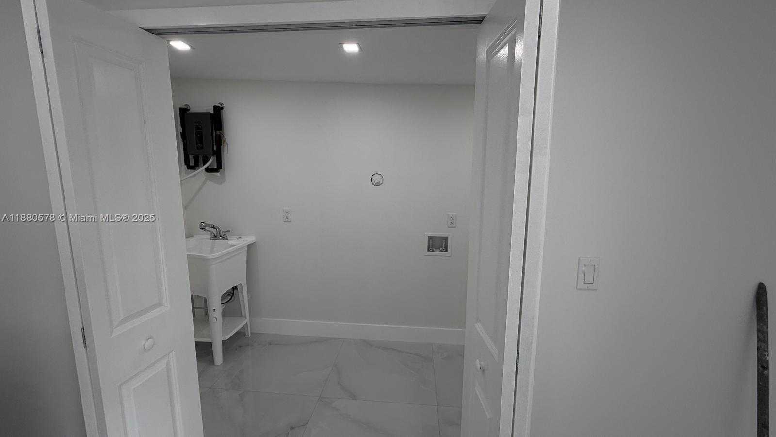 Small Image of 6320 NORTH WEST 113TH TER, Hialeah Number 42