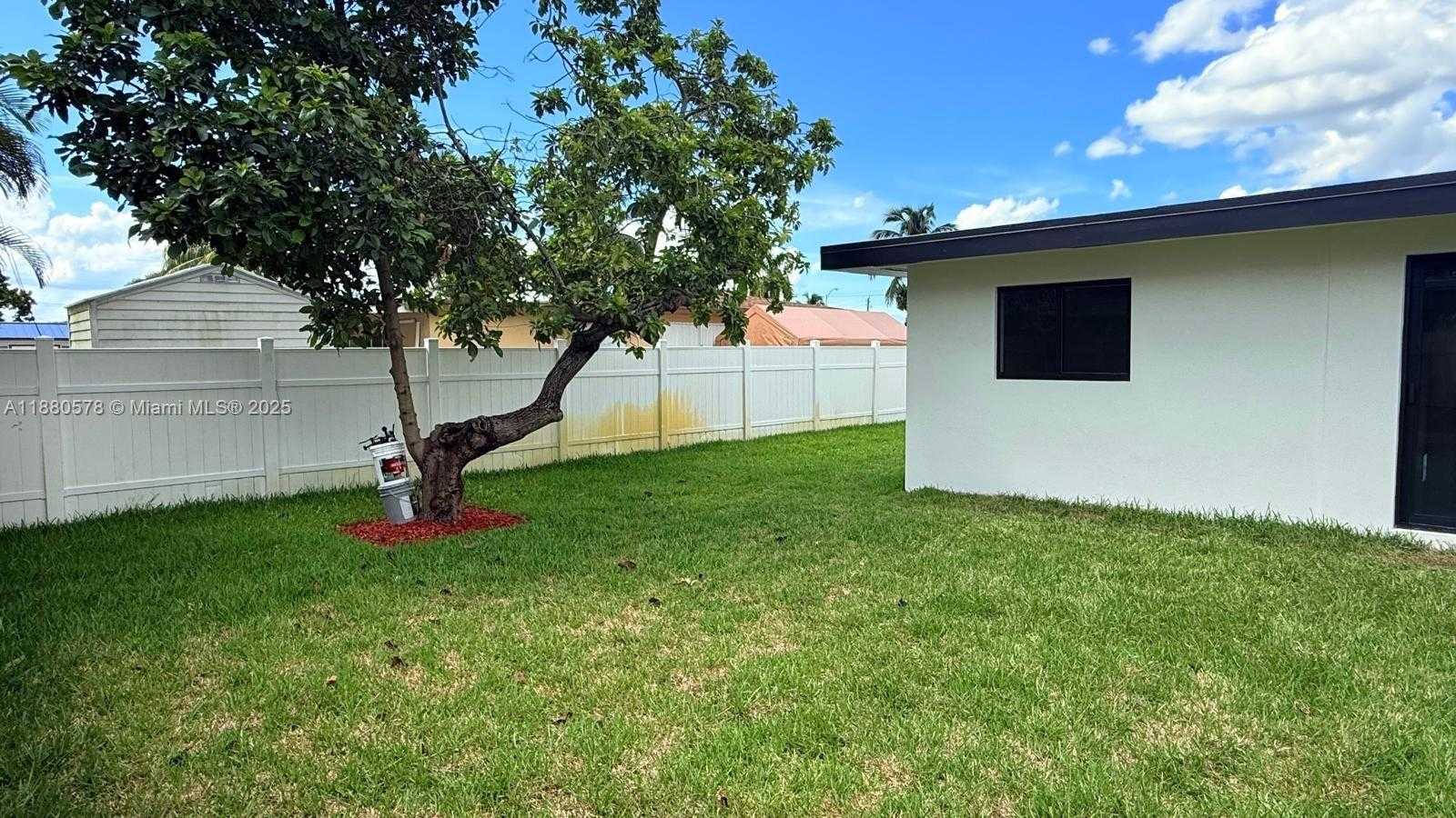 Small Image of 6320 NORTH WEST 113TH TER, Hialeah Number 49
