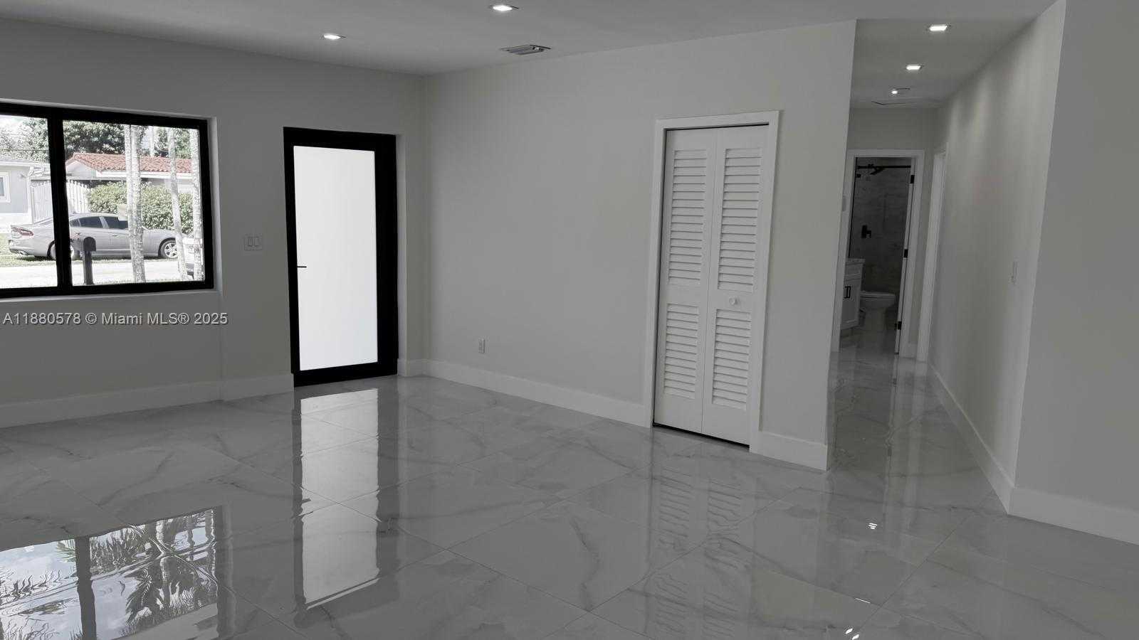 Small Image of 6320 NORTH WEST 113TH TER, Hialeah Number 5
