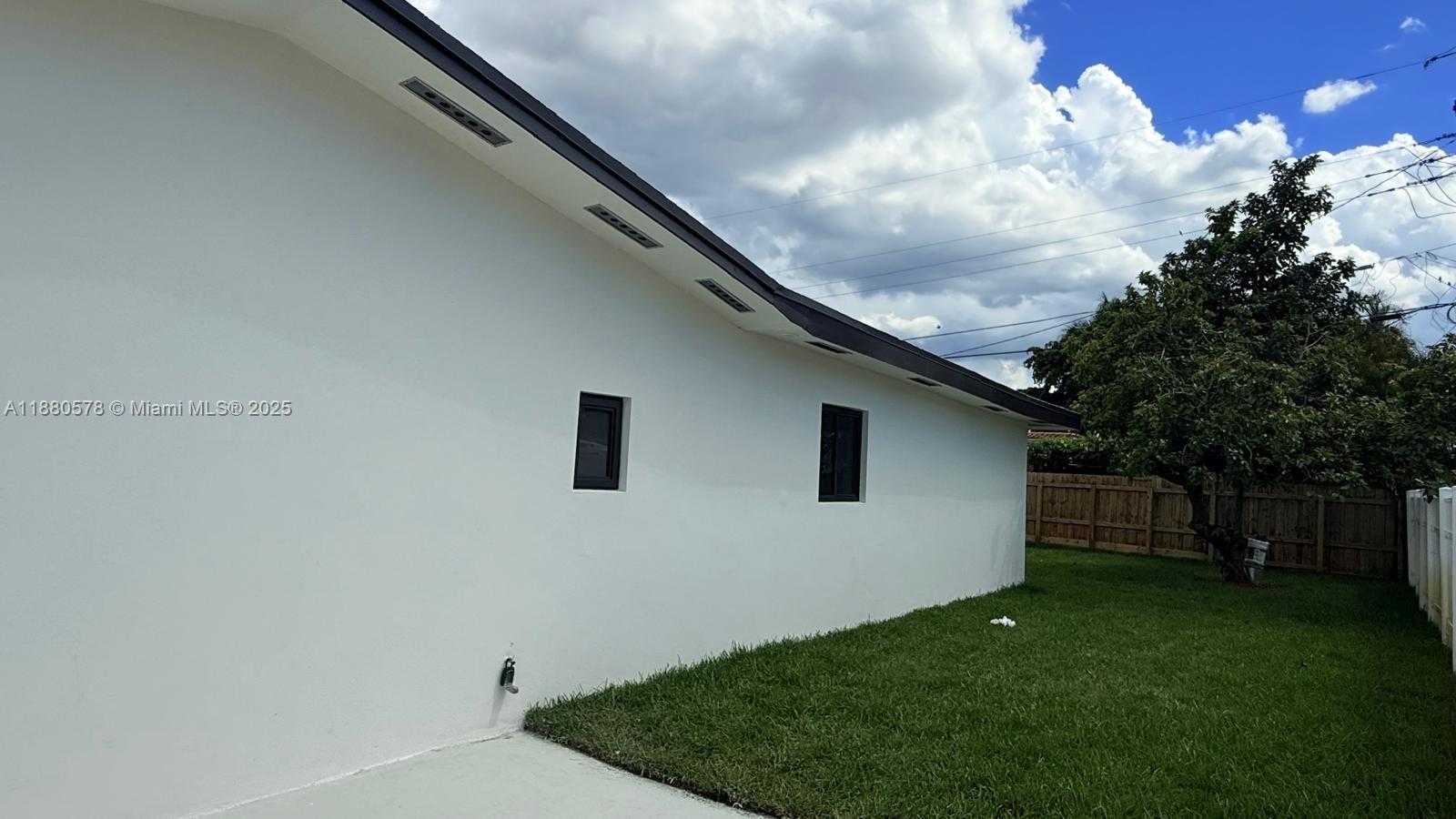 Small Image of 6320 NORTH WEST 113TH TER, Hialeah Number 50