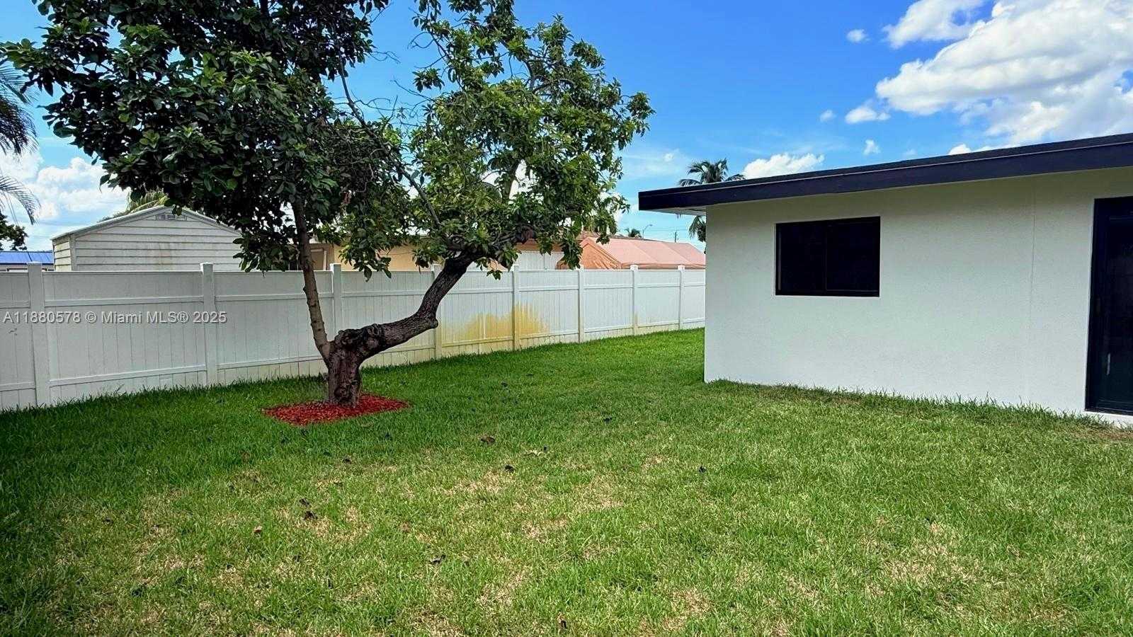 Small Image of 6320 NORTH WEST 113TH TER, Hialeah Number 56