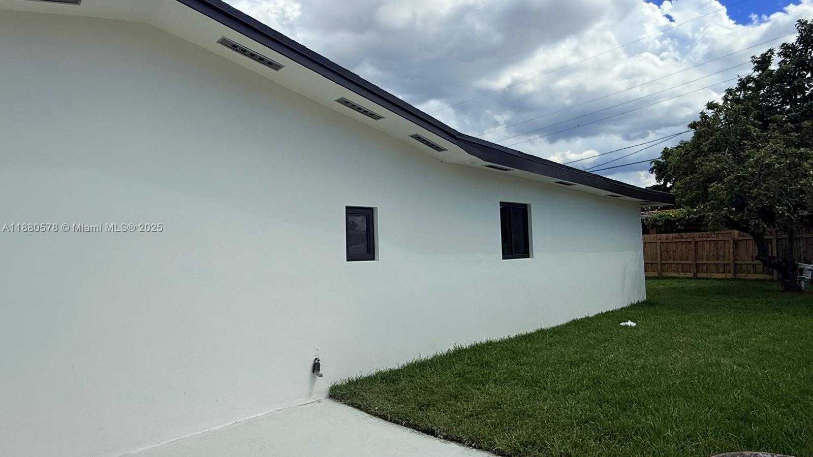 Small Image of 6320 NORTH WEST 113TH TER, Hialeah Number 57