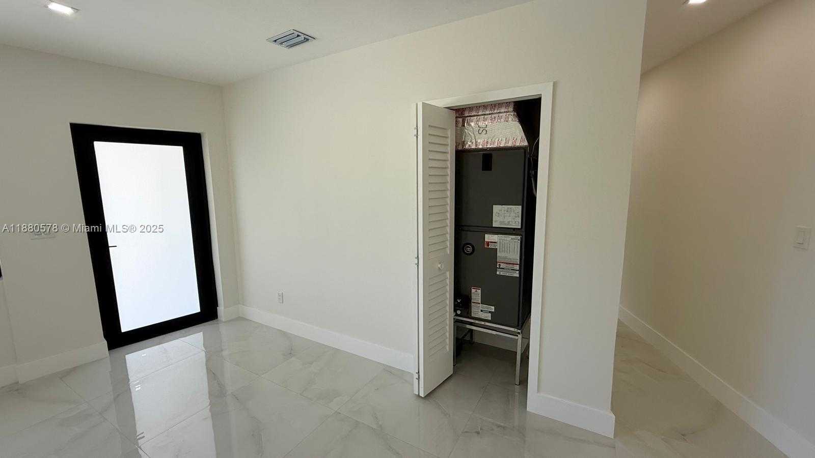 Small Image of 6320 NORTH WEST 113TH TER, Hialeah Number 7