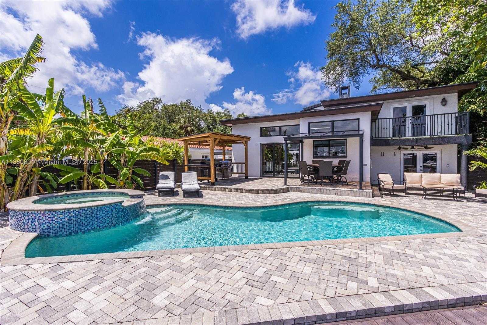 Small Image of 1998 SOUTH WEST 16TH CT, Fort Lauderdale Number 2