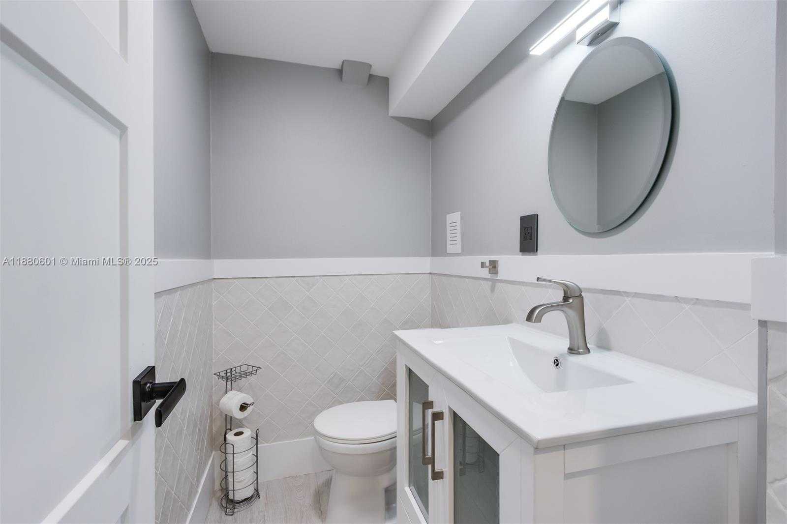 Small Image of 1998 SOUTH WEST 16TH CT, Fort Lauderdale Number 24