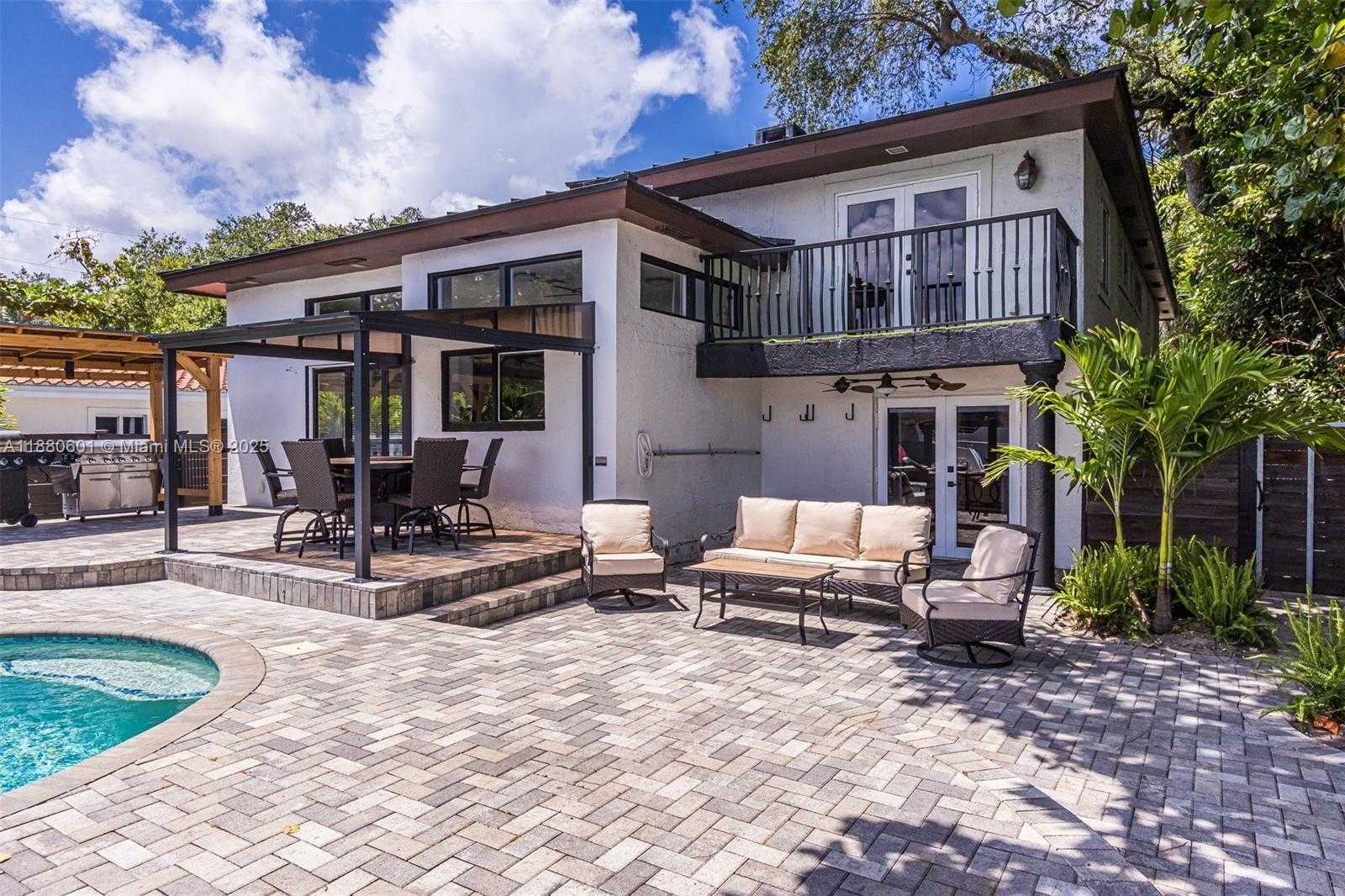 Small Image of 1998 SOUTH WEST 16TH CT, Fort Lauderdale Number 3
