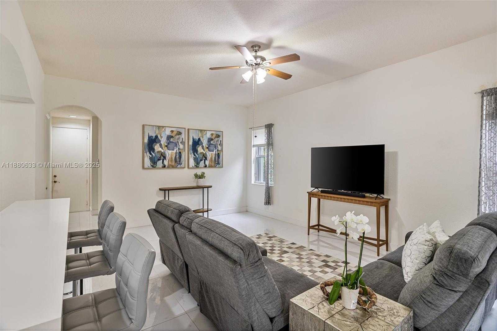 Small Image of 15998 SOUTH WEST 3RD ST, Pembroke Pines Number 25