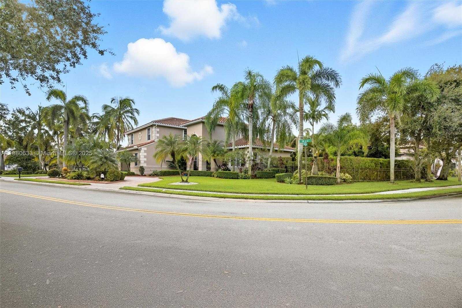 Small Image of 15998 SOUTH WEST 3RD ST, Pembroke Pines Number 46