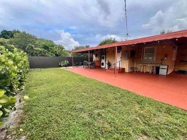 Small Image of 281 LAFAYETTE DR, Miami Springs Number 14