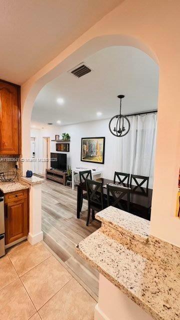 Small Image of 281 LAFAYETTE DR, Miami Springs Number 16