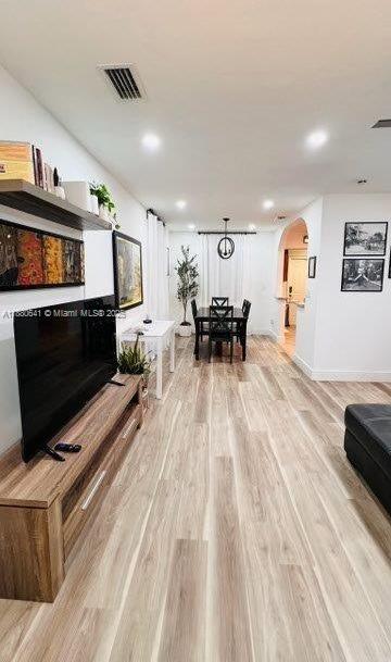 Small Image of 281 LAFAYETTE DR, Miami Springs Number 18