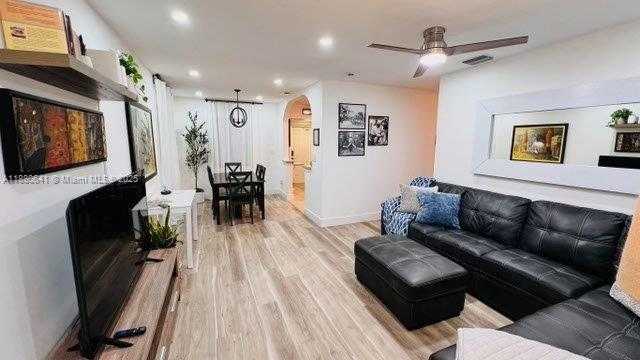 Small Image of 281 LAFAYETTE DR, Miami Springs Number 20