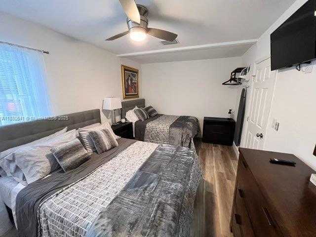 Small Image of 281 LAFAYETTE DR, Miami Springs Number 3