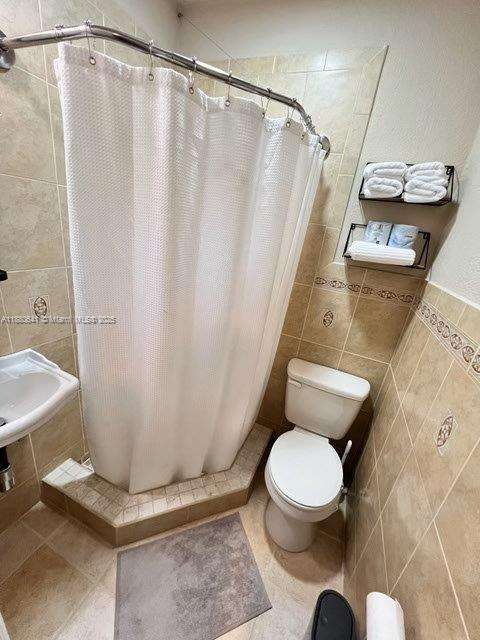 Small Image of 281 LAFAYETTE DR, Miami Springs Number 6