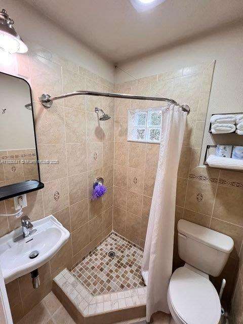 Small Image of 281 LAFAYETTE DR, Miami Springs Number 7
