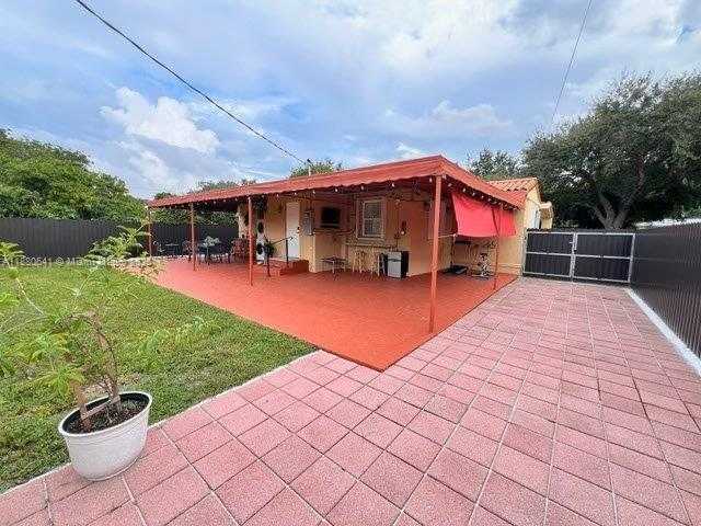 Small Image of 281 LAFAYETTE DR, Miami Springs Number 9