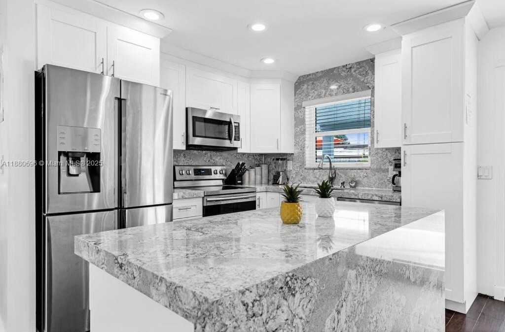 Small Image of 2041 SOUTH WEST 37TH TER, Fort Lauderdale Number 2