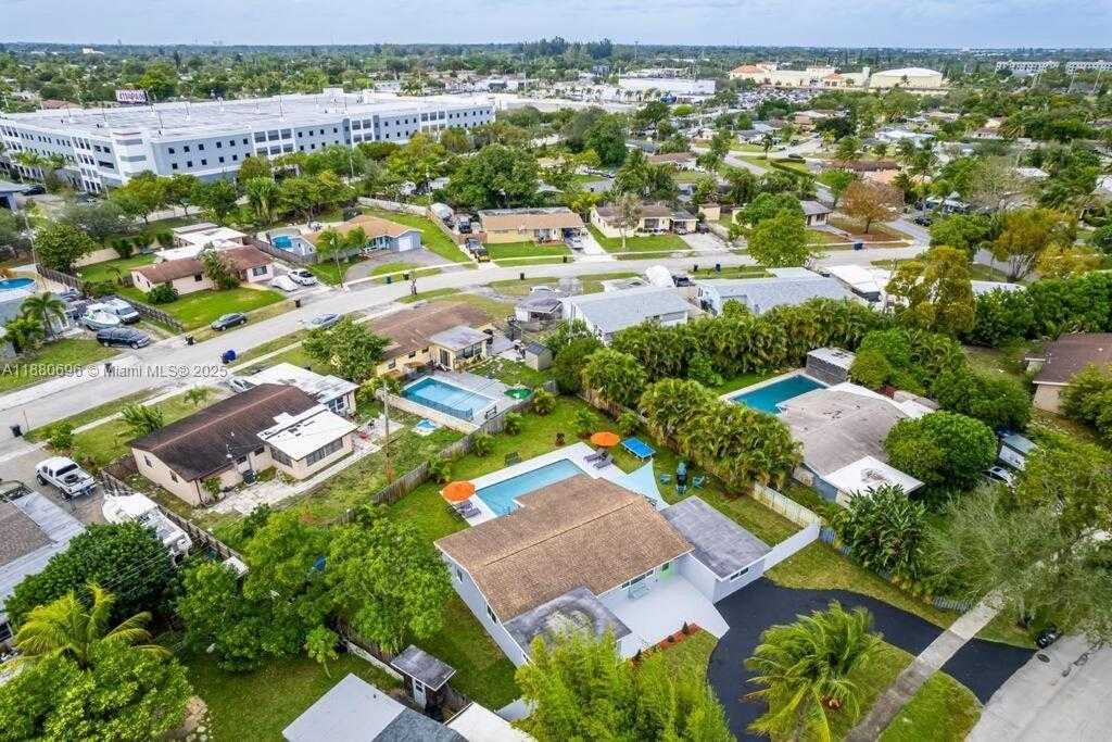 Small Image of 2041 SOUTH WEST 37TH TER, Fort Lauderdale Number 21