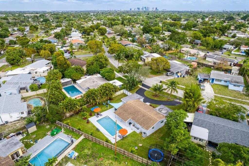 Small Image of 2041 SOUTH WEST 37TH TER, Fort Lauderdale Number 28