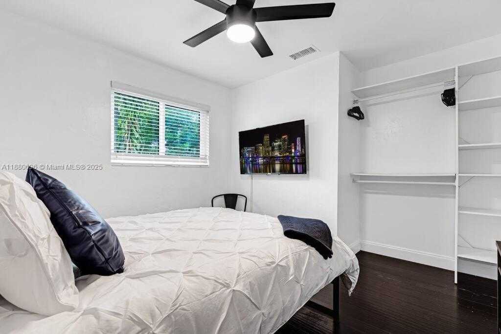 Small Image of 2041 SOUTH WEST 37TH TER, Fort Lauderdale Number 9