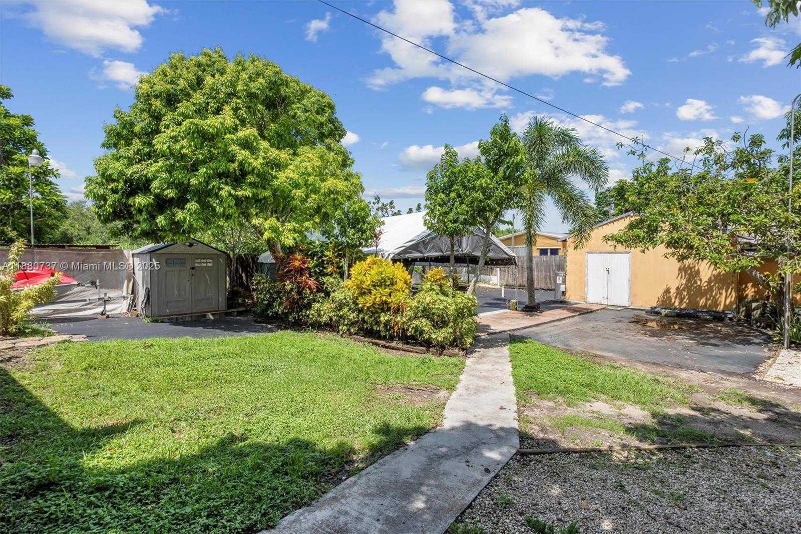 Small Image of 20851 SOUTH WEST 242ND ST, Homestead Number 36