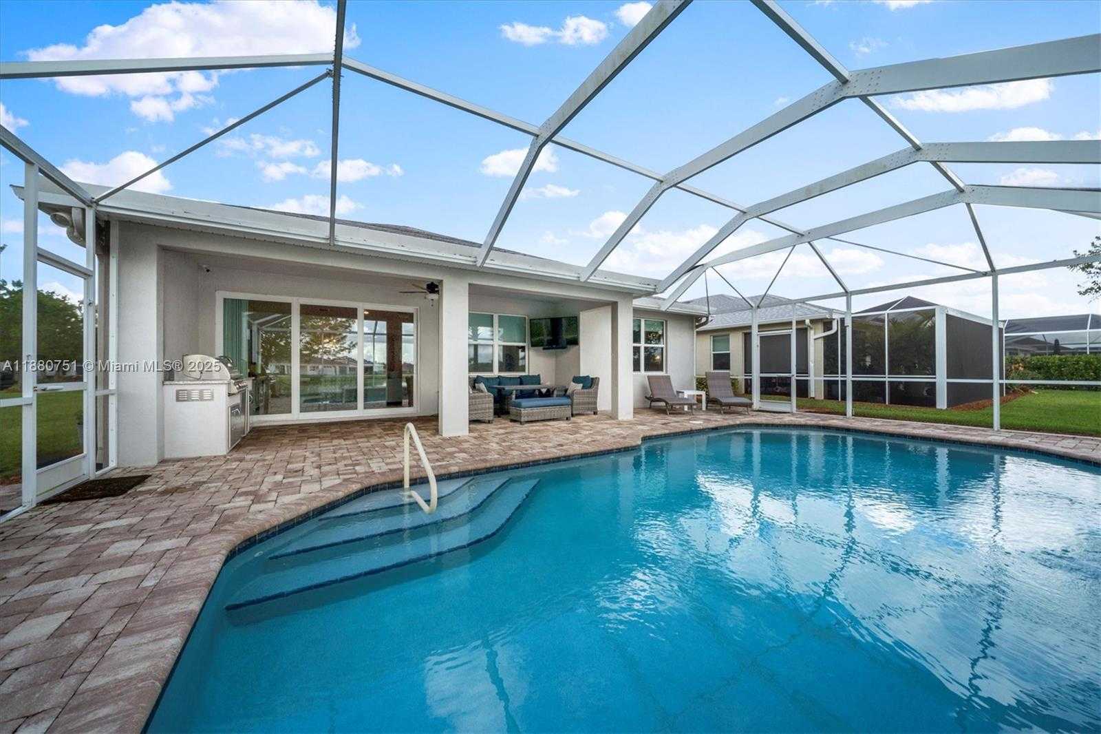 Small Image of 12665 SOUTH WEST CATTLEYA LN, Port St. Lucie Number 31