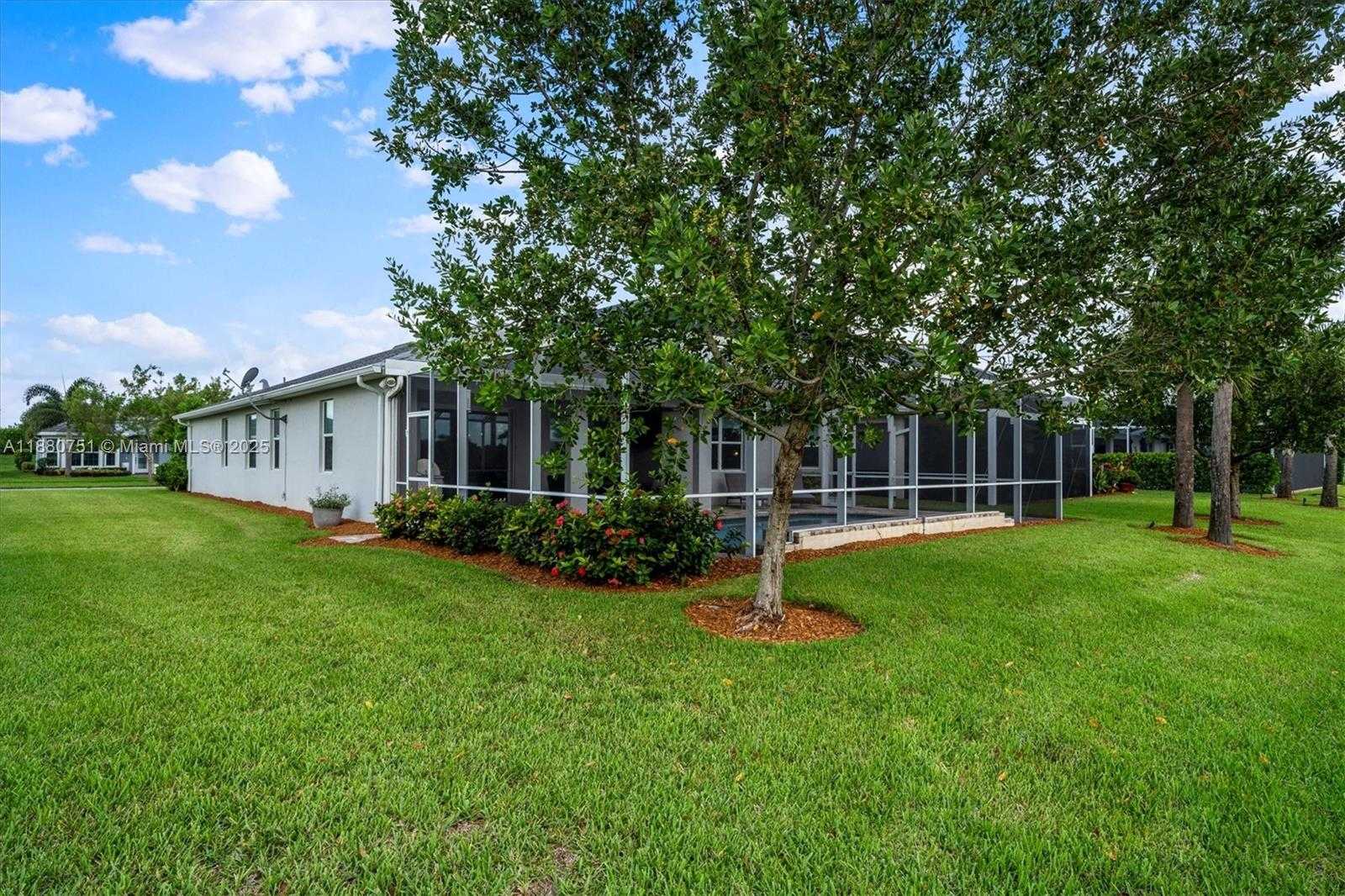 Small Image of 12665 SOUTH WEST CATTLEYA LN, Port St. Lucie Number 32
