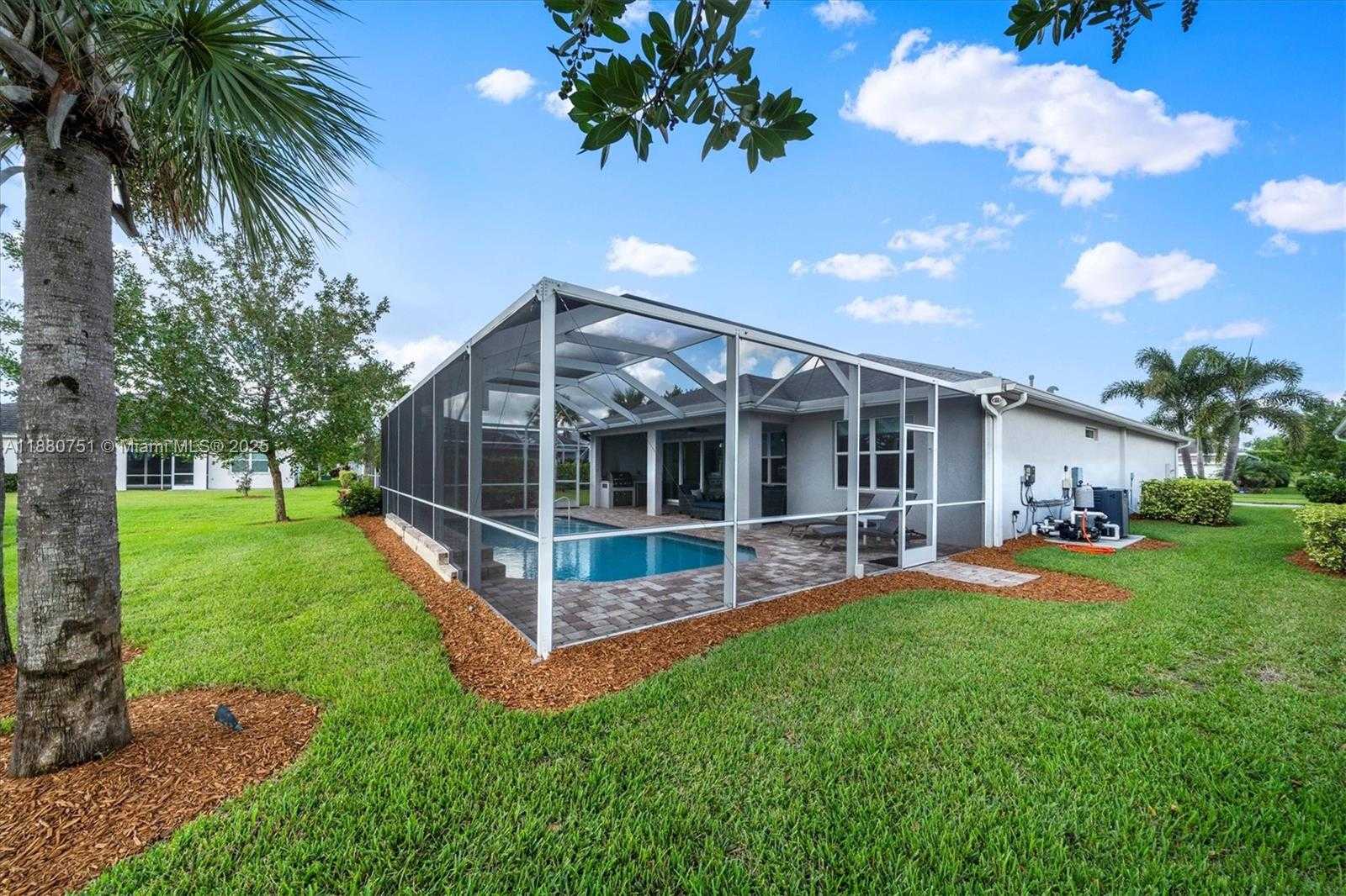 Small Image of 12665 SOUTH WEST CATTLEYA LN, Port St. Lucie Number 33