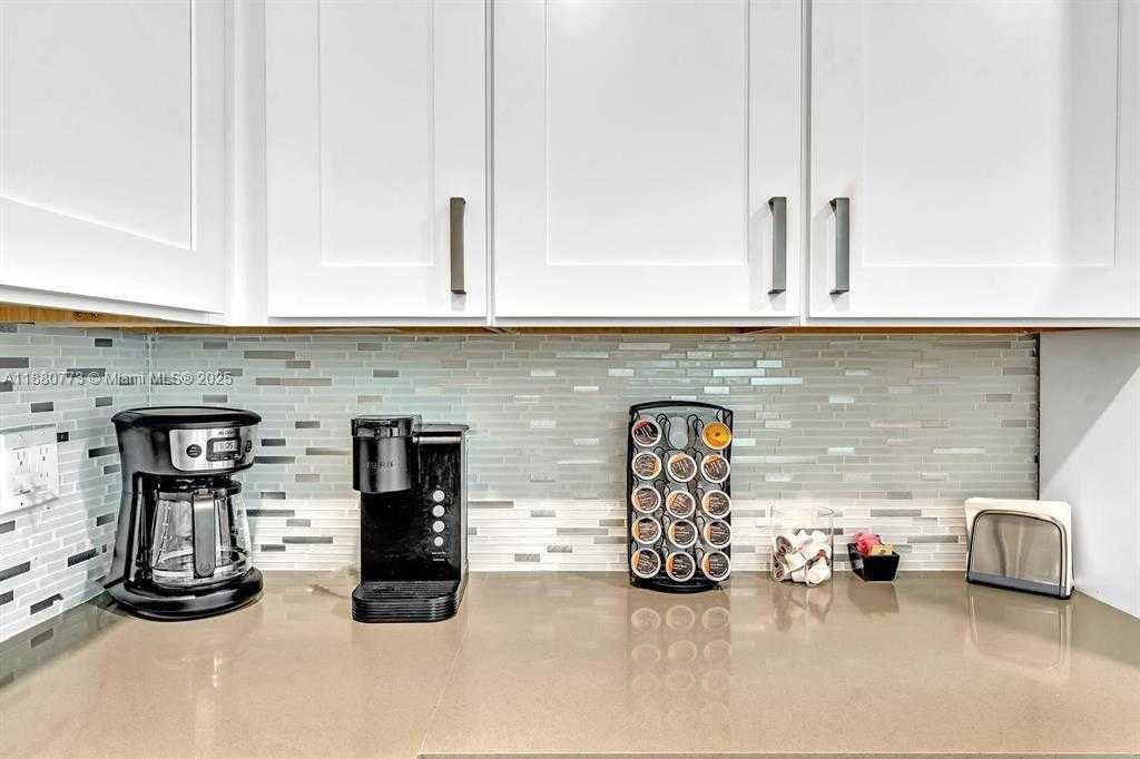 Small Image of 1577 NORTH EAST 48TH CT, Oakland Park Number 20