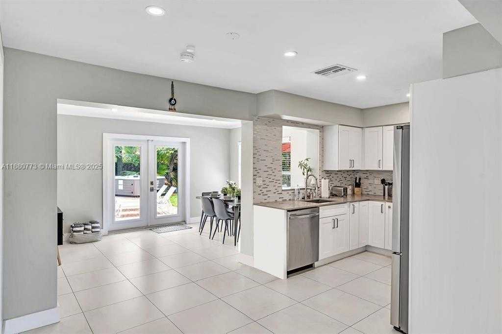 Small Image of 1577 NORTH EAST 48TH CT, Oakland Park Number 3