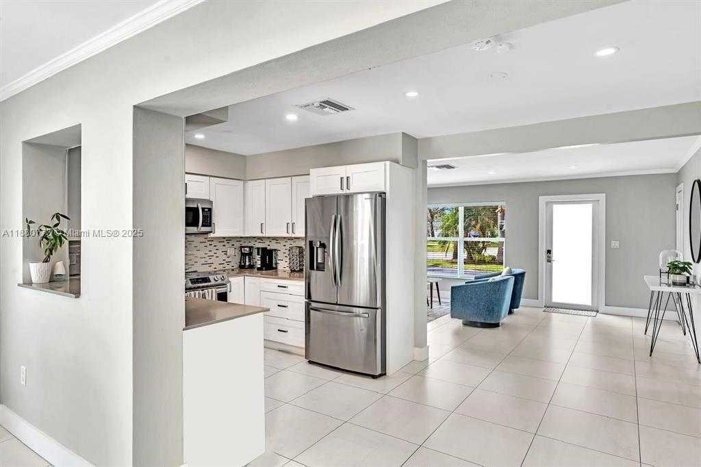 Small Image of 1577 NORTH EAST 48TH CT, Oakland Park Number 4