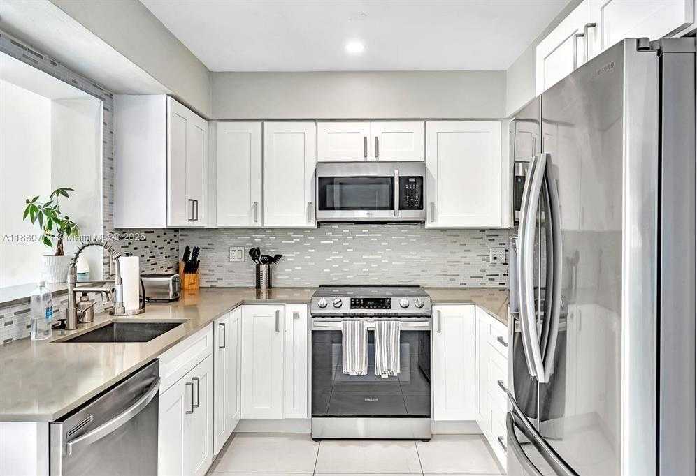 Small Image of 1577 NORTH EAST 48TH CT, Oakland Park Number 5