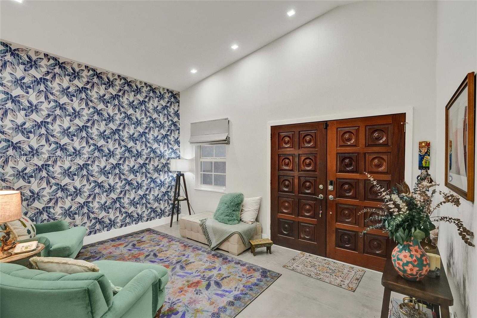 Small Image of 910 SOUTH WEST 23RD RD, Miami Number 11