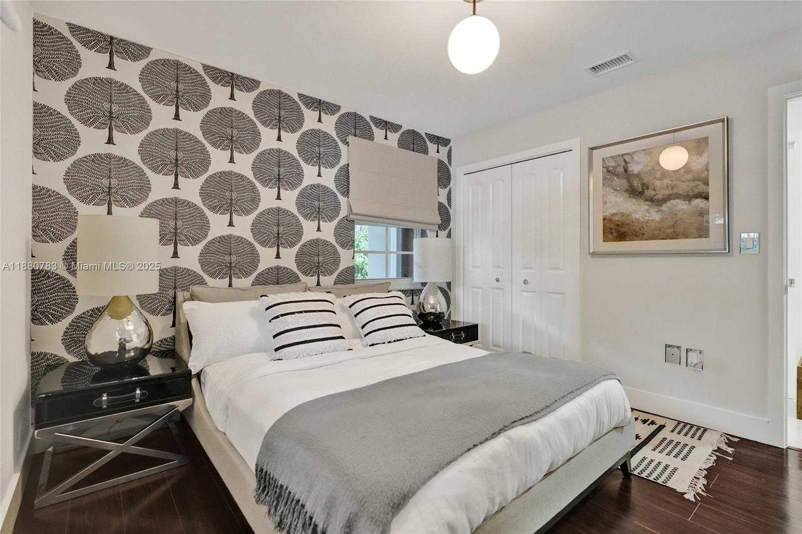 Small Image of 910 SOUTH WEST 23RD RD, Miami Number 14