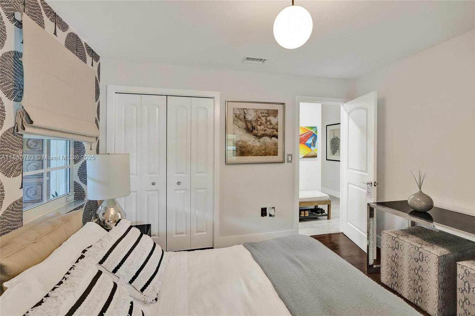 Small Image of 910 SOUTH WEST 23RD RD, Miami Number 15