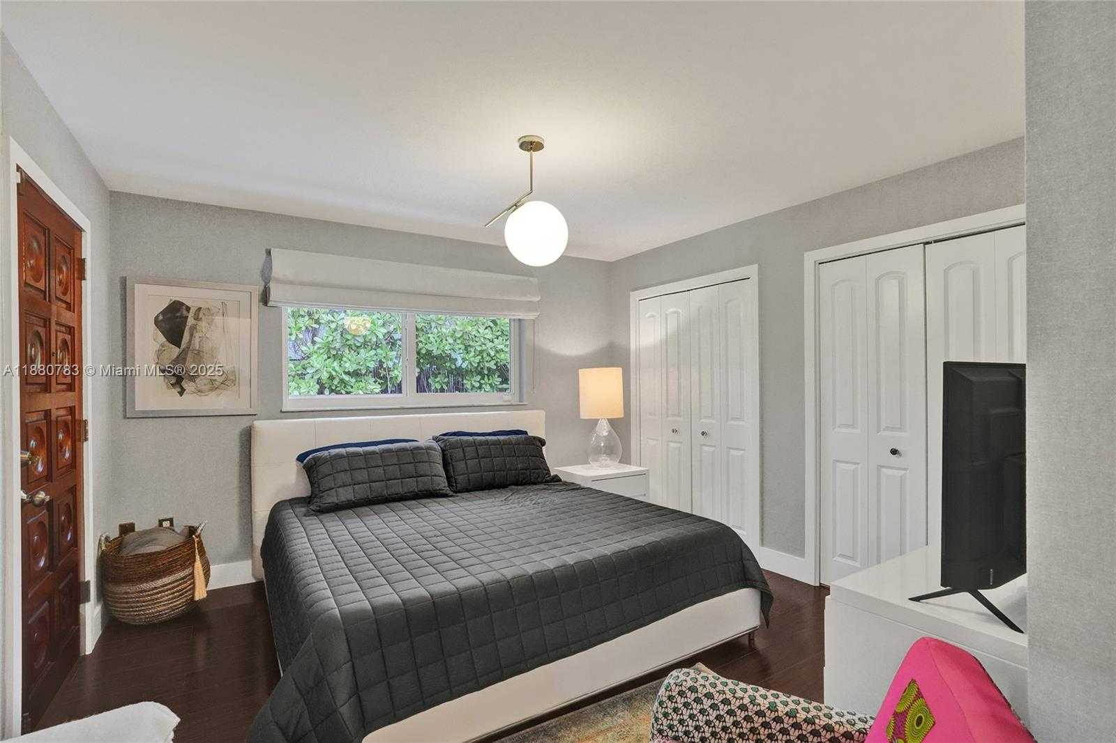 Small Image of 910 SOUTH WEST 23RD RD, Miami Number 16