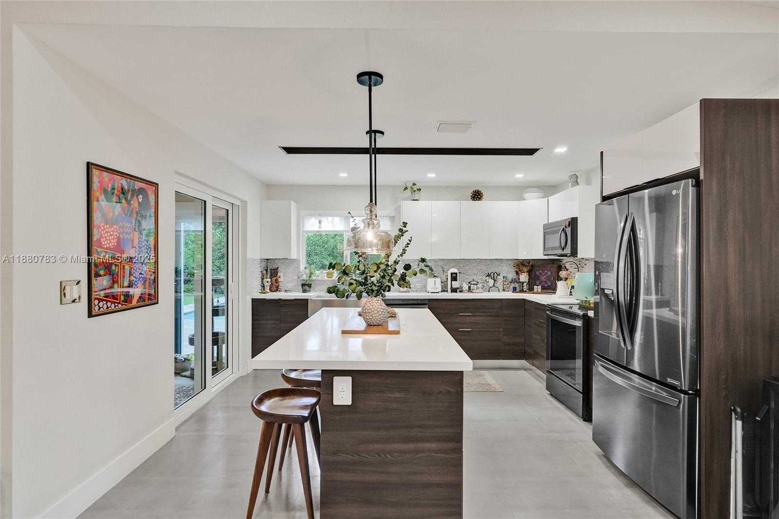 Small Image of 910 SOUTH WEST 23RD RD, Miami Number 31