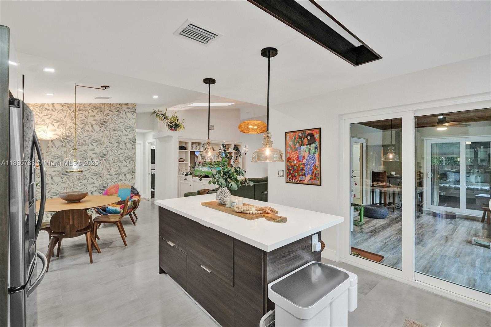 Small Image of 910 SOUTH WEST 23RD RD, Miami Number 33