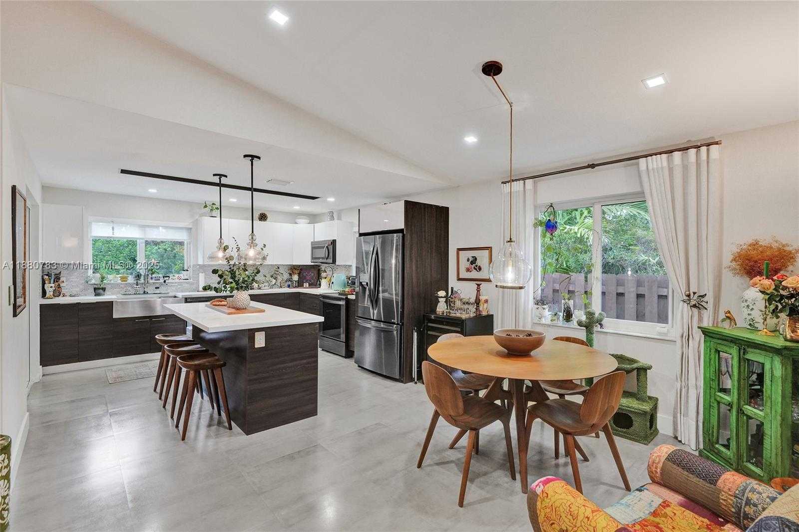Small Image of 910 SOUTH WEST 23RD RD, Miami Number 34